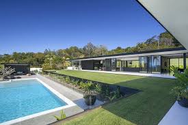 Baies Vitrees Cuisine Moderne Et Piscine Magnifique Dans Une Maison Chic
