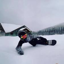 Carving Up In Big White Ca Snowboarding Snowboarding Pictures Kite Surfing Snowboard