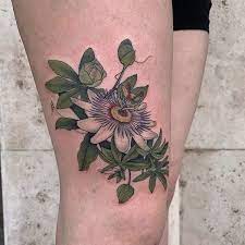 New One For Laurenmaiaos Today Passion Flower On The Opposite Thigh Pooka Ochoplacas Passionflower Passionflo Flower Vine Tattoos Passion Flower Tattoos