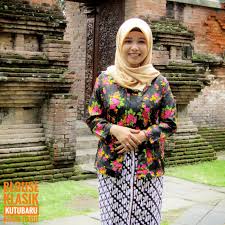 Harga murah di lapak izza colletion. Kebaya Kembang Adat Jawa Baju Adat Kebaya Bunga Atasan Kebaya Wanita Adat Jawa Murah Lazada Indonesia