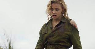 Warning Spoiler Ahead New Batch Of Hd Stills From Shadow In The Cloud 2020 The Last Chloegmoretz Movie To Date Starring Chloe Em 2021 Quarto Gamer