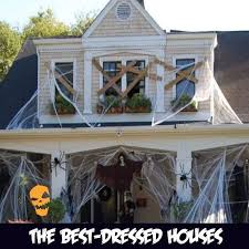 These Houses Nailed Halloween In Canada Last Year Grab Our Props And Decor Outside Halloween Decorations Halloween Haunted Houses Spooky Halloween Decorations