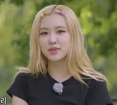 Rose Pics On Twitter Blackpink Rose Hairstyle Hairstyle Blackpink Rose