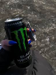Black And Blue Monster Drink Monster Black Energy Inst Sofia Pawyt V 2020 G Energeticheskie Napitki Alkogol Priyomy Makiyazha
