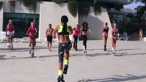 Bei den sogenannten kangoo jumps handelt es sich um gefederte schuhe, die beim springen die aufprallkräfte bis zu 80 prozent reduzieren. Lust Auf Springen Und Hupfen Wie Ein Kanguru Kangoo Jumps Vereint Spass Und Fitness Wie Kein Anderer Sport Insideberlin