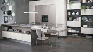 La tendance déco cuisine 2020 est de décorer sa cuisine avec plus d'éléments naturels durables et idée de décoration de ccuisine moderne en vert pâle. Cuisine Moderne 2021 10 Idees Etonnantes Et Styles D Interieur En 2021 Cuisine Moderne Idees De Cuisine Moderne Cuisines Design