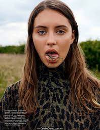 Iris Law sexy, topless & nude photos & movies | Celebs Dump