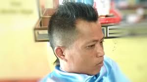 10 gaya rambut pria keren terbaru anak anak remaja dewasa. Barber Tutorial Cara Pangkas Rambut Mohawk Mohawk Haircut Youtube
