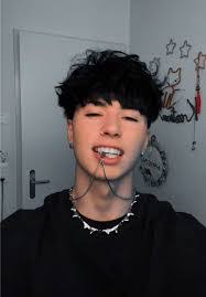 Christopher Hipsher's Instagram, Twitter & Facebook