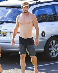Chris hemsworth workout and diet plan, fitness training, gym thor exercise, abs, biceps, leg the best thing about chris hemsworth other than his acting is probably his massive shredded body. Pin By ç­±å©· æ²ˆ On Chris Hemsworth Chris Hemsworth Shirtless Hemsworth Chris Hemsworth