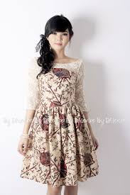 Menariknya dari berbagai model baju batik kebaya bali mempunyai beragam motif yang terinspirasi dari unsur alam sekitar. Kebaya Batik Modern Dress Fashion Baju Kebaya Modern Model Baju Wanita Model Pakaian Wanita Model Pakaian