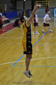 Ogni pezzo è unico ma dal momento che valentina sponsorizza se stessa i costumi di certo non potevano essere non all'altezza della modella. Valentina Vignali Altezza E Peso Della Giocatrice Di Basket Piu Bella D Italia