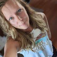 Becky Niles's Instagram, Twitter & Facebook