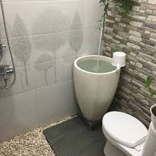 Memiliki kamar mandi terbuka bernuansa alam ala hotel berbintang memang menjadi impian semua orang. Kamar Mandi Sederhana Batu Alam