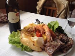 Barco 2 fica dando voltas ao redor do barco 1 e passageira do barco 2 mostra dedo do meio para bandeira. Fogo No Chao Mealhada Restaurant Reviews Photos Phone Number Tripadvisor