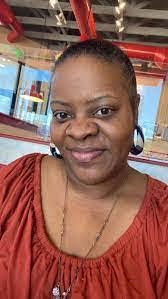 Iris Sheldon's Instagram, Twitter & Facebook