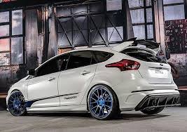 Obwohl Die Meisten Ford Focus Rs Mk3 In Blau Oder Grau Ausgeliefert Werden Haben Einige Tuner Ihm Schon Einen Eigenen L Ford Focus Ford Focus St Ford Focus Rs