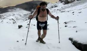 Premi?re ascension de l everest. Plus Fort Que Kilian Jornet Wim Hof Escalade L Everest En Short U Trail