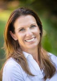 Kelly Lovett's Instagram, Twitter & Facebook