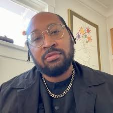 I'm so glad to release this album. Farm to Table is out now via 4AD,  streaming everywhere. Everything is everything.  https://barteesstrange.ffm.to/farmtotable I started writing this record  right when my last one came