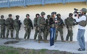 A special agent in the bureau's san juan office is believed to be the first black woman to be selected for an fbi swat team. Taping Swat Team Members Fbi