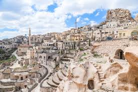 #noscurieuxvoyageurs #cappadocia #cappadoce #turkey #wanderlust #instatravel #travel #traveldiairies #traveldiary #landscape #travel #instatravel #instatravelling 📸 @tiebowtie Kappadokien Im Land Der Feenkamine Und Hohlenkirchen Reiseziele Ch