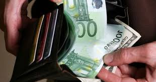 In unele cazuri, produsele livrate pot prezenta abateri minore de la pozele si descrierile prezentate. Un Ardelean GÄƒseste Un Portofel Plin Cu Bani Ce CredeÅ£i CÄƒ Face Cu Cei 8 400 De Euro Ii PredÄƒ Sau Nu
