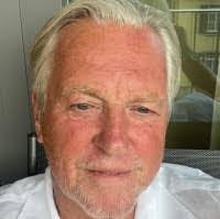 Peter Menge's Instagram, Twitter & Facebook