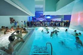 Une Pool Party A L Ambiance Electro Organisee A La Piscine Des Bains Des Docks Au Havre 76actu