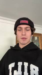 Kami Griffin's Instagram, Twitter & Facebook