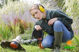 This trimmer is very simple and it looks great due to the red and black color combination. The Best Weed Wacker Eater For Women In Small Yard 2021 What Should You Pick Yard Day