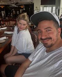 𝒥𝑒𝓃𝓃 𝒞𝒽𝑒𝓃𝑜𝓌𝑒𝓉𝒽