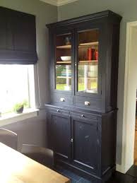 nieuwe vitrine oude stijl massief grenen in zwarte matte krijt verf rustieke meubels meubels vitrinekast