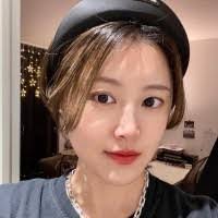 Anni Zhu's Instagram, Twitter & Facebook