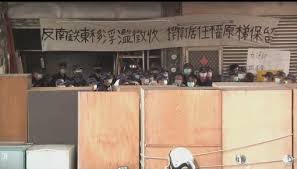 大興（南）站（tai hing (south) stop）是港鐵 輕鐵 其中一個位於新界屯門區的車站，屬 第2收費區 。 車站位於大興邨興輝樓及大興巴士總站對開的一段大方街（大興街與震寰路之間），兩個月台分設於行車路兩旁。 Tvfnifpqr2936m