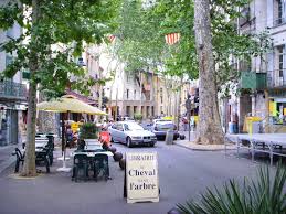 5200000€, 76 t2, 648 t3, 1272 t4, 2500 t5+, 358 av. File Ceret France Main Street 2 Jpg Wikimedia Commons