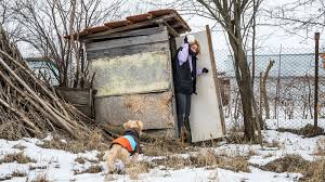 Pentru reportaje video și emisiuni ne găsești pe youtube, pentru fotografii și stories vino pe instagram, iar pe tik tok îți oferim o doză de amuzament. Am Stat La È›arÄƒ Cu Wc In Curte Ca SÄƒ VÄƒd Cum TrÄƒiesc Milioane De Romani
