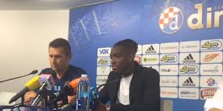 Latest official dinamo zagreb jerseys available with player printing. Francois Moubandje Bei Dinamo Zagreb Vorgestellt