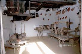 Clădirea unde ar trebui să funcţioneze muzeul național constantin brâncuși este degradată, pereții sunt scorojiți și plini de igrasie. Casa Memoriala Constantin Brancusi Agerpres ActualizeazÄƒ Lumea