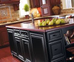 A Hallmark Of An Old World Kitchen Is Ornate Mouldings And Rich Finishes Arte Farmhouse Style Kitchen Cabinets Kitchen Design Showrooms Kitchen Cabinet Styles