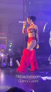 Yailin La Más Viral presentó “Ni Un Ki Ki” en Curazao con una energía increíble y un show espectacular. ¿Y decían que no podía performar? 👀🔥 Esta es Yailin en Curazao, sorprendiendo