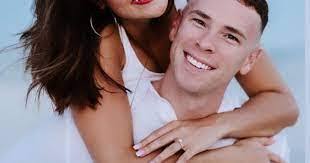 Bernadette Pennington's Instagram, Twitter & Facebook