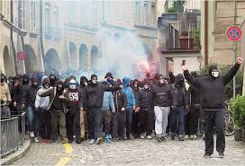 A wrongfully expelled harvard undergrad moves to london, where he is introduced to the violent underworld of football hooliganism. Fcz Hooligan Muss Ins Gefangnis Nzz