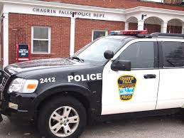 Though a charge card can technically be considered a type of credit card, they operate quite differently in these key aspects: Thieves Charge More Than 5 000 On Man S Best Buy Credit Card Chagrin Falls Police Blotter Cleveland Com
