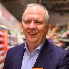 Simon Roberts ⋆ Institute of Customer Service