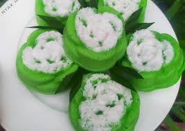 Yuk ikuti cara buat putu ayu hijau bahkan hanya menggunakan bahan bahan sederhana seperti tepung terigu, gula pasir, telur ayam. Resep Putu Ayu Empuk