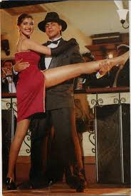 Shahrukh Khan And Sonali Bendre English Babu Desi Mem 1996 Bollywood Heroine Bollywood Actors Indian Bollywood Actress