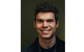 Art Institutions in the Age of Existential Risks. What Is the Impact of  Activism?