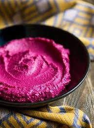 Et Si On Faisait Un Repas Rose Elle A Table Houmous Betterave Plats Vegetaliens Recette Guimauve