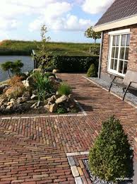 Oude Waalklinkers Met Een Bies Van Scorio Bricks Hintergarten Garten Garten Landschaftsbau